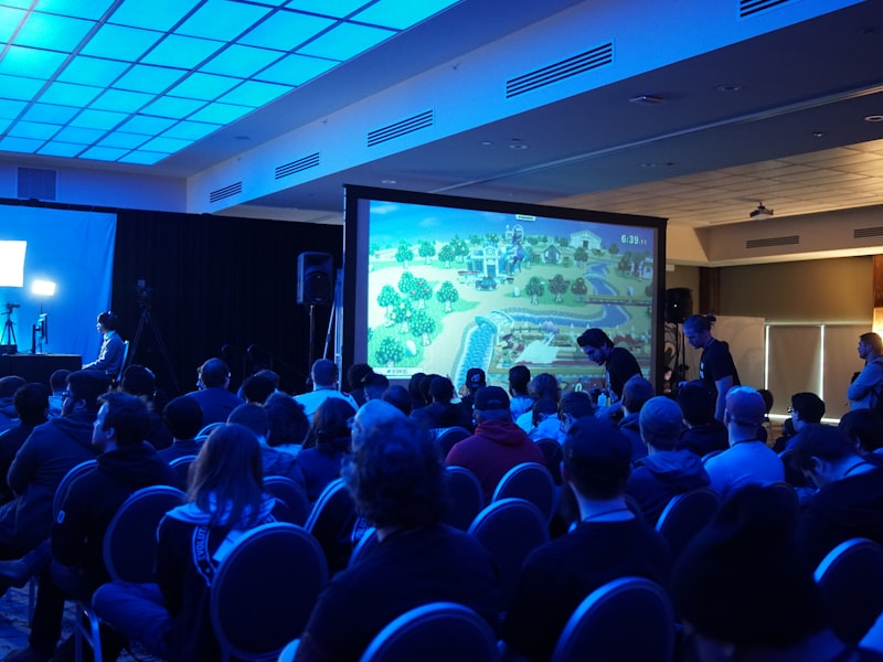 Coach esport analysant une partie